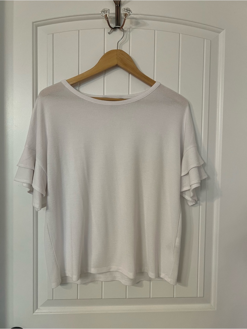 Ban Rep White Ruffle Sleeve, Urban blk ruffle cap sleeve & blush pink lace cami